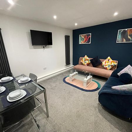 Prime Spot High Wycombe Villa BUCKINGHAMSHIRE ภายนอก รูปภาพ